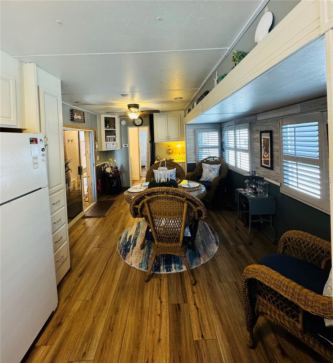 Dining Area - 411 ST GEORGE DR, DAVENPORT