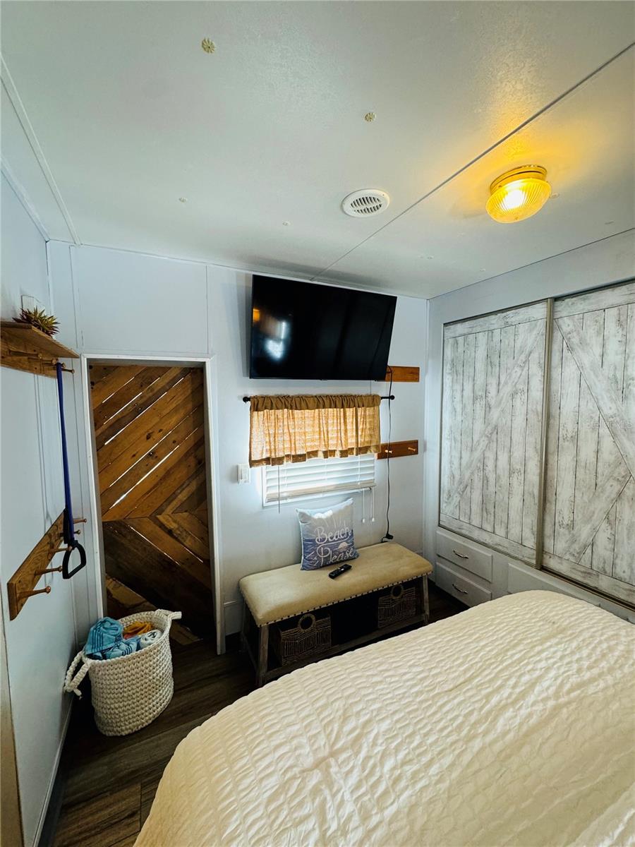 Primary bedroom - another door to Florida Room - 411 ST GEORGE DR, DAVENPORT