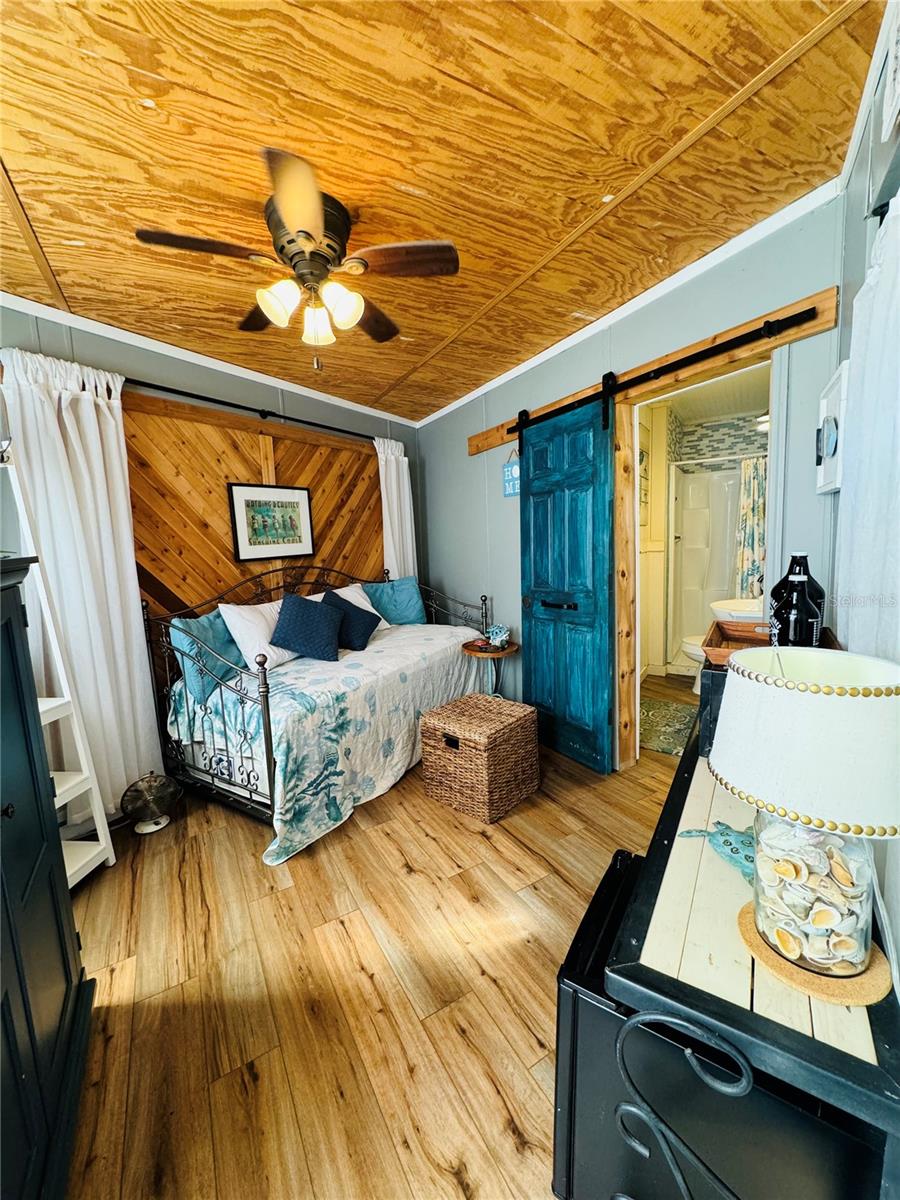 Inside Casita - Trundle Bed + Full Bathroom - 411 ST GEORGE DR, DAVENPORT