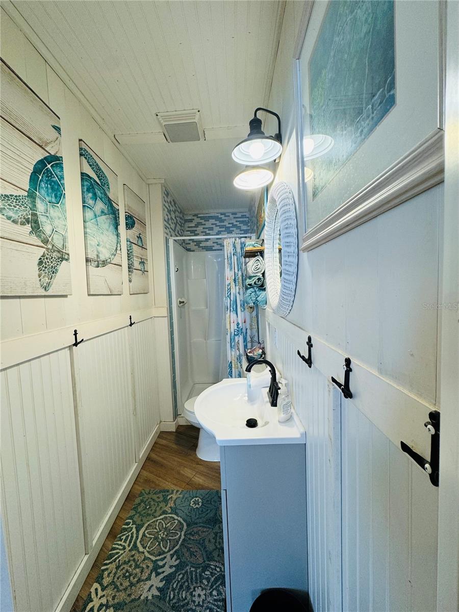 Casita Bathroom/Shower - 411 ST GEORGE DR, DAVENPORT