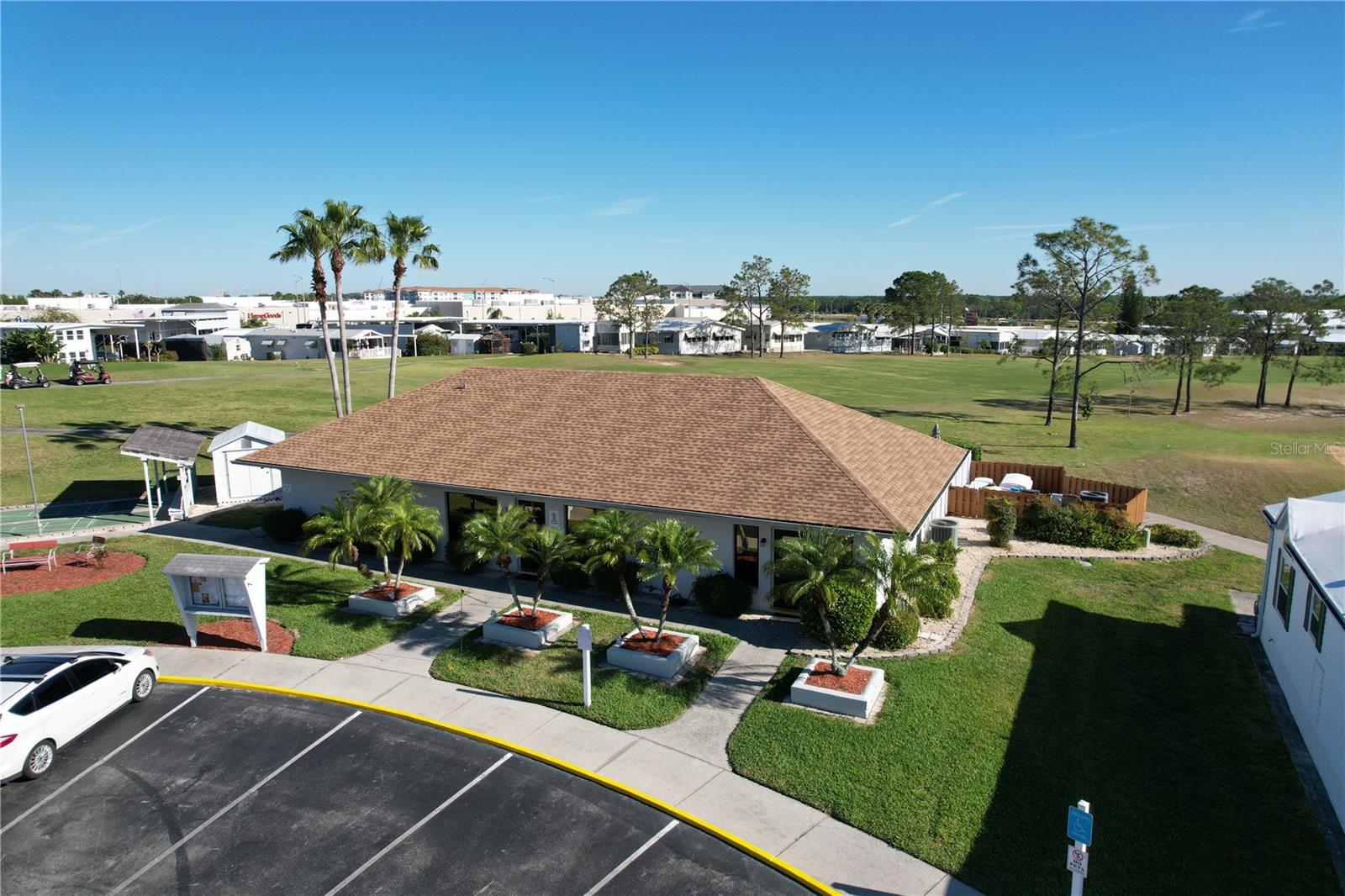 Osprey Point Clubhouse - 411 ST GEORGE DR, DAVENPORT