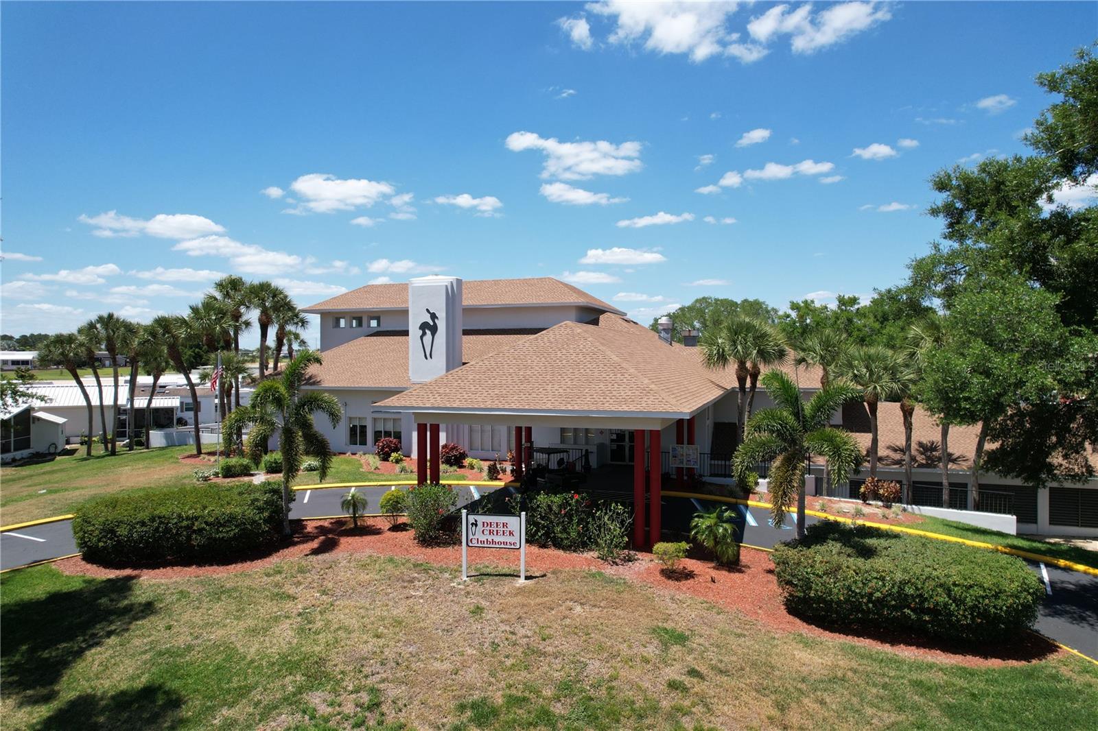 Deer Creek's Main Clubhouse - 411 ST GEORGE DR, DAVENPORT