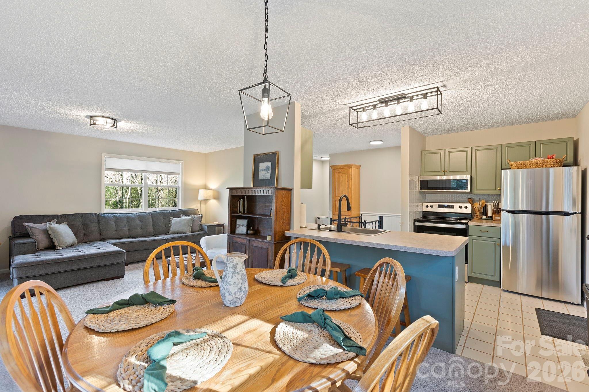 Single Family Residence at 124 Flat Creek Drive, Lake Toxaway, photo 3 of 37