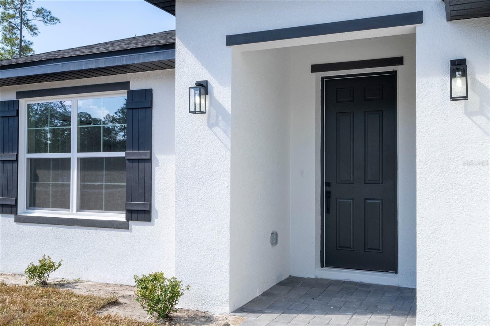 Single Family Residence at 1129 EDINBURGH ST, NORTH PORT, photo 2 of 45