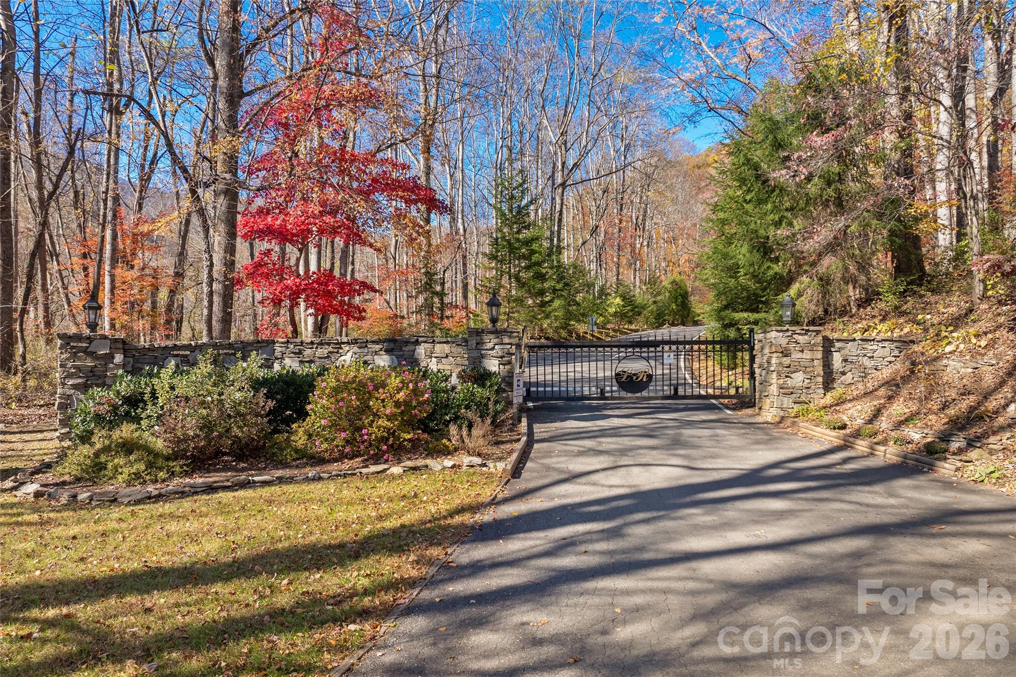 Single Family Residence at 33 Great Aspen Way, Black Mountain, photo 43 of 48