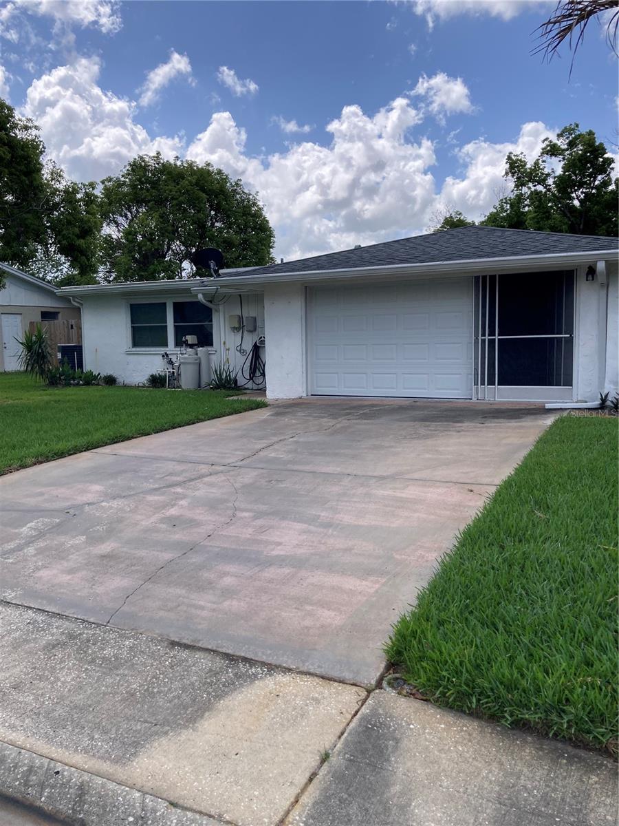 Single Family Residence at 7628 VALLEY CT, NEW PORT RICHEY, photo 5 of 34