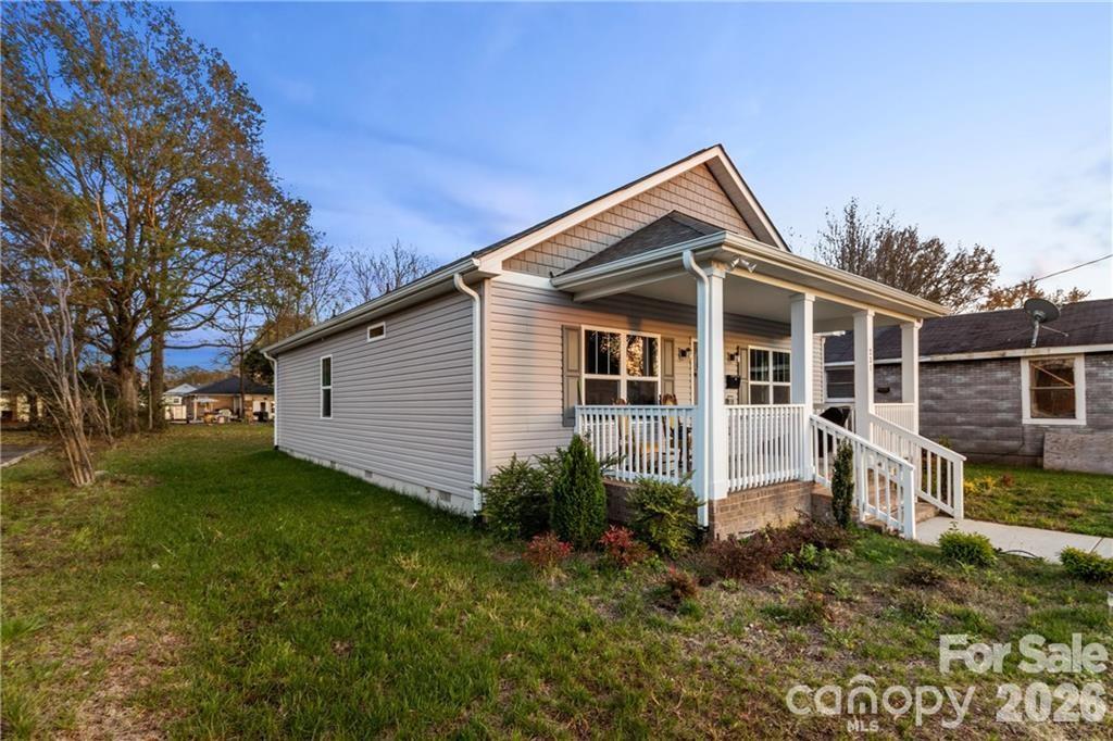 Single Family Residence at 231 Barber Street, Rock Hill, photo 2 of 11