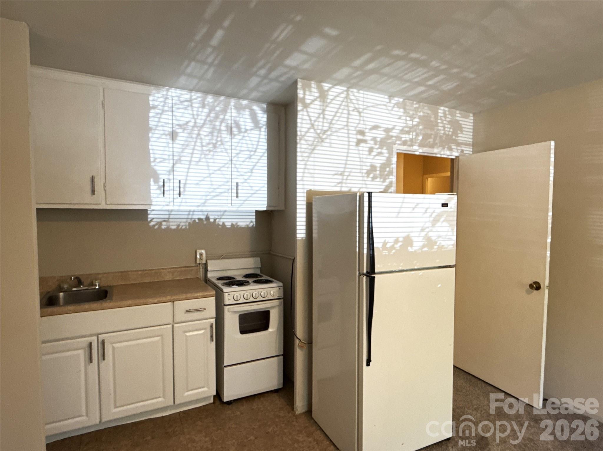 Apartment at 2126 E 7th Street, Charlotte, photo 4 of 7