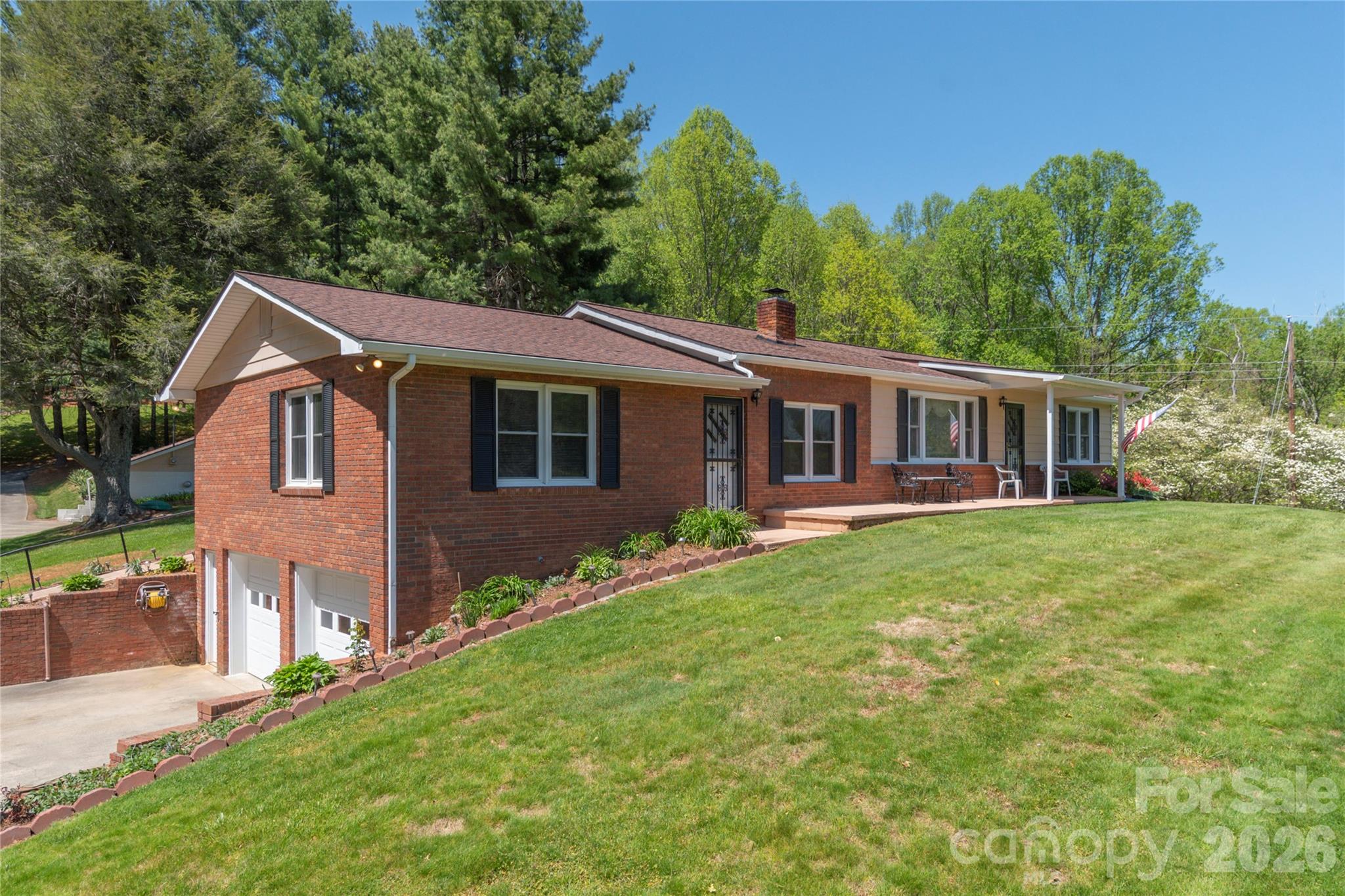 Single Family Residence at 96 Tower Lane, Waynesville, photo 2 of 28
