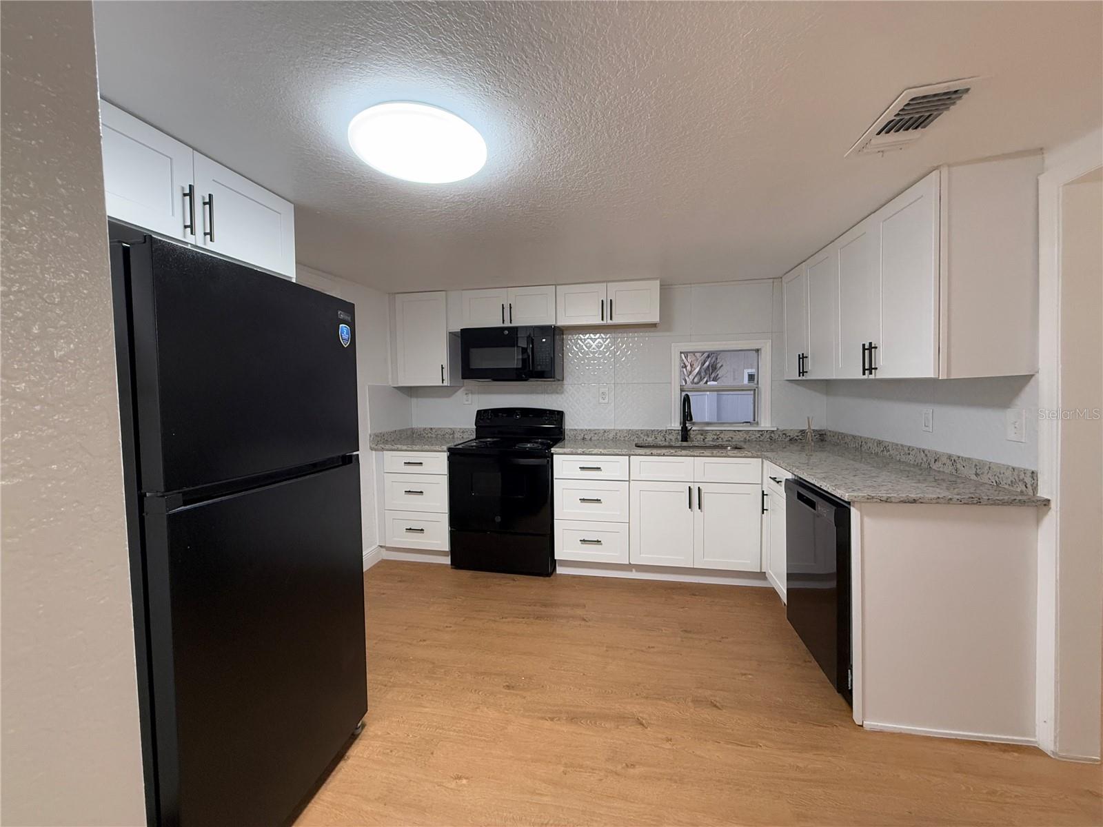 Single Family Residence at 636 COKE AVE, WINTER GARDEN, photo 7 of 15