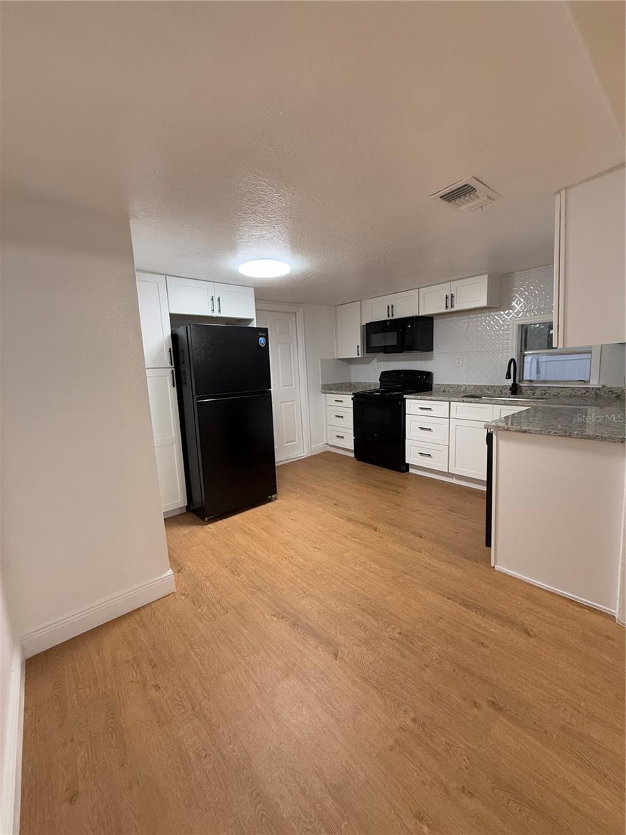 Single Family Residence at 636 COKE AVE, WINTER GARDEN, photo 9 of 15