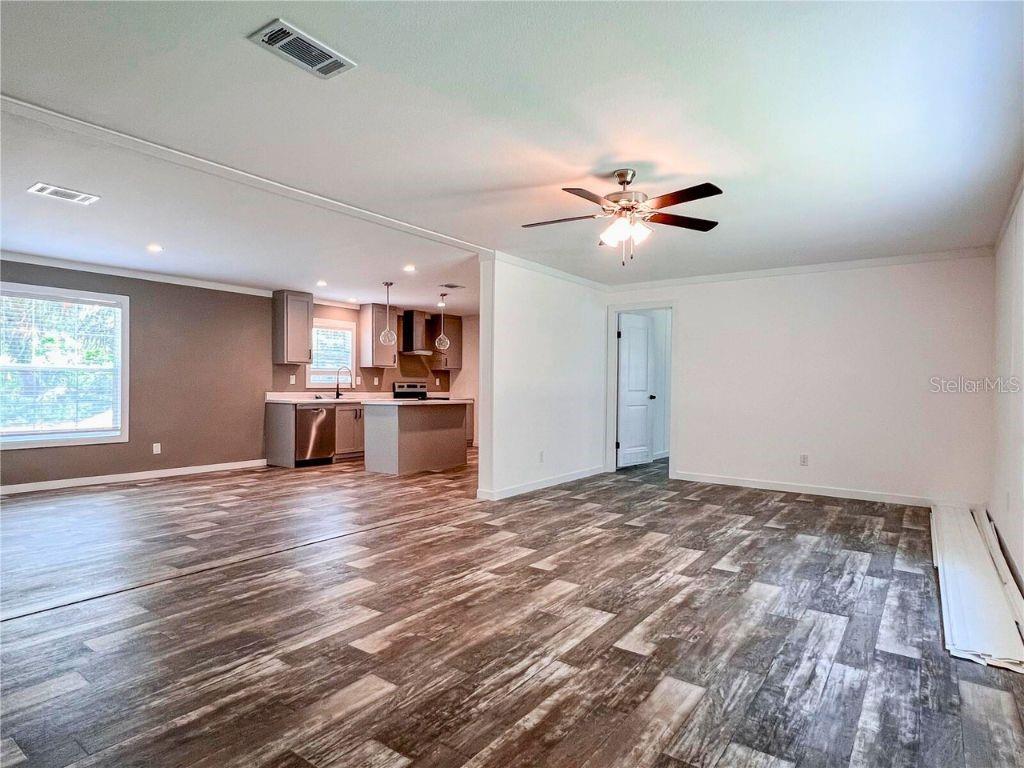 Manufactured Home at 16108 GUPTON ST, BROOKSVILLE, photo 2 of 27