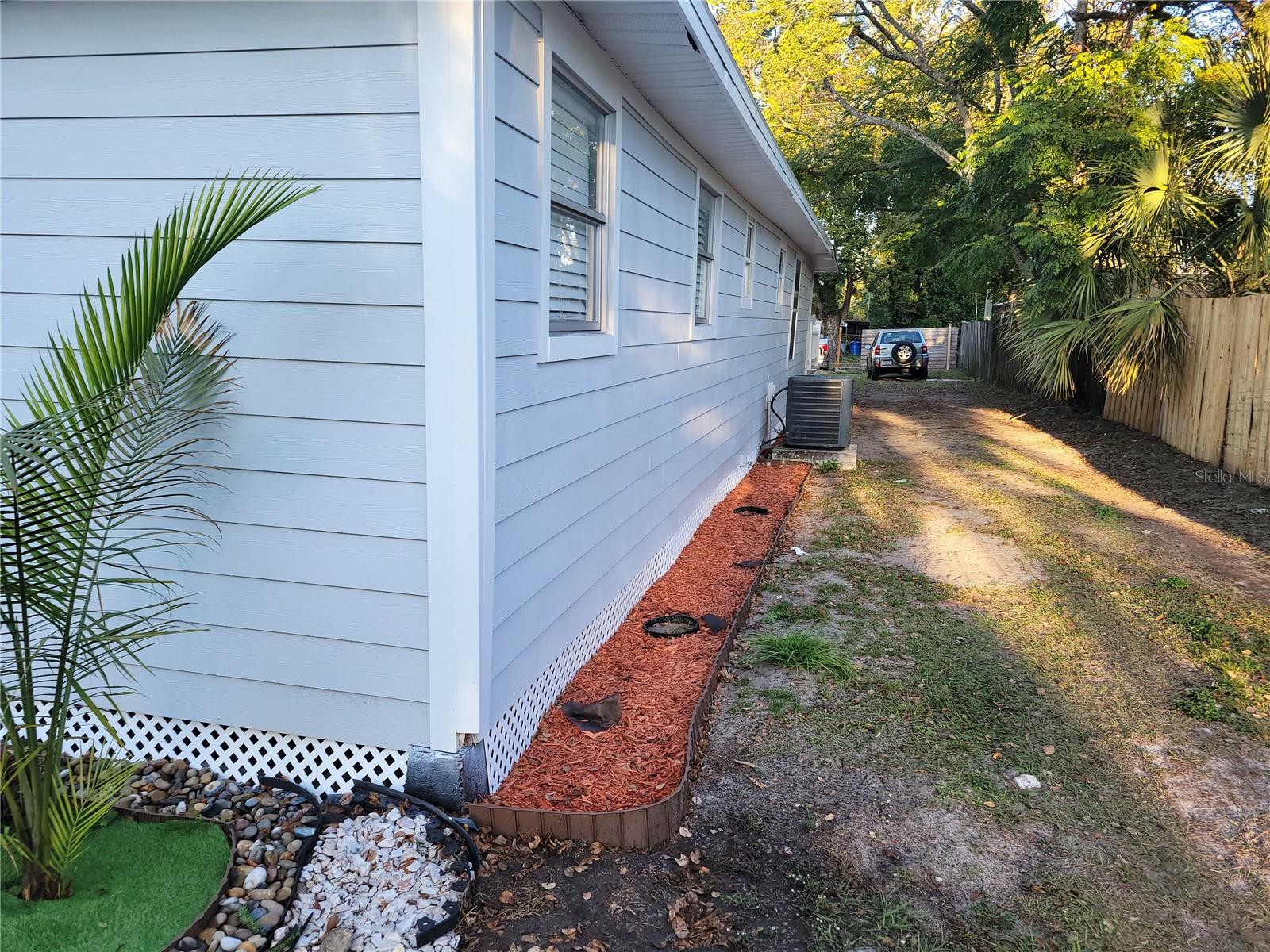 EXTERIOR - 5548 11TH ST, ZEPHYRHILLS
