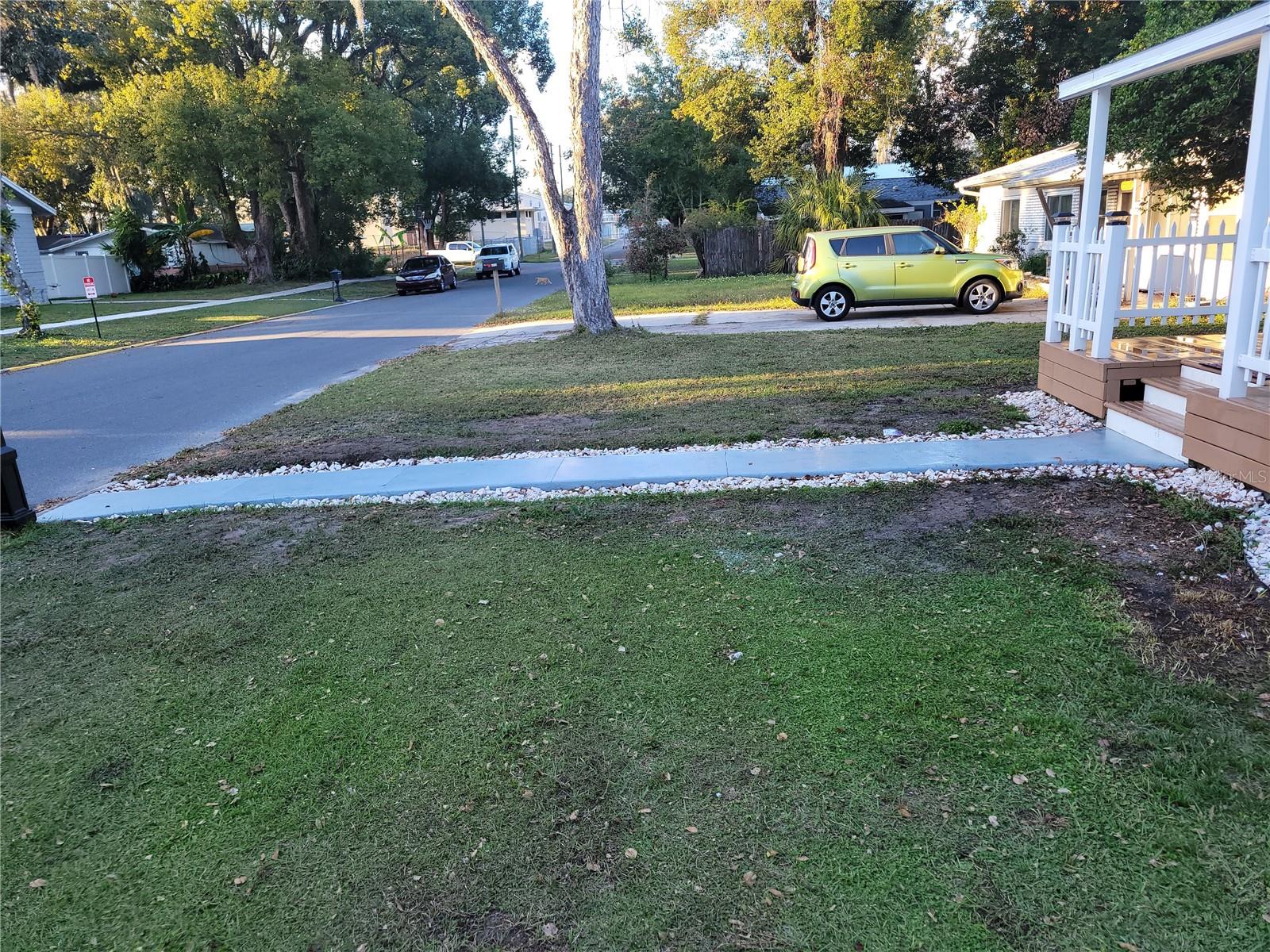 EXTERIOR - 5548 11TH ST, ZEPHYRHILLS
