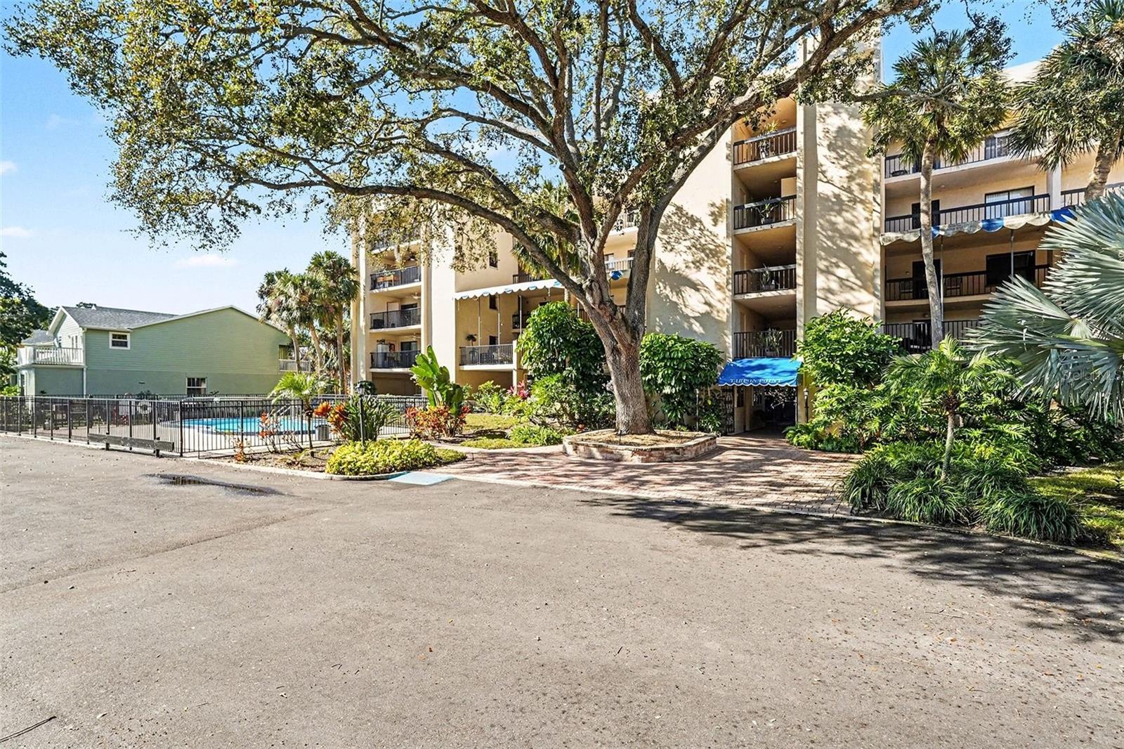 303 TARPON PT