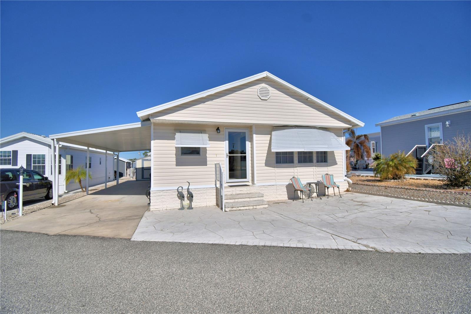 Manufactured Home at 251 PATTERSON RD #B26, HAINES CITY, photo 2 of 41