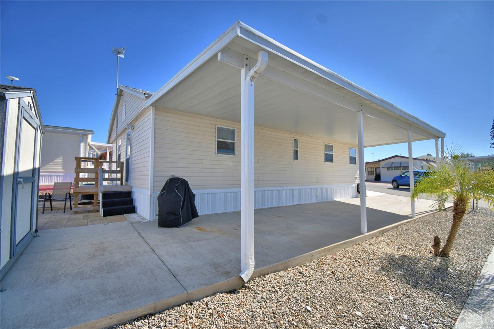 Manufactured Home at 251 PATTERSON RD #B26, HAINES CITY, photo 4 of 41
