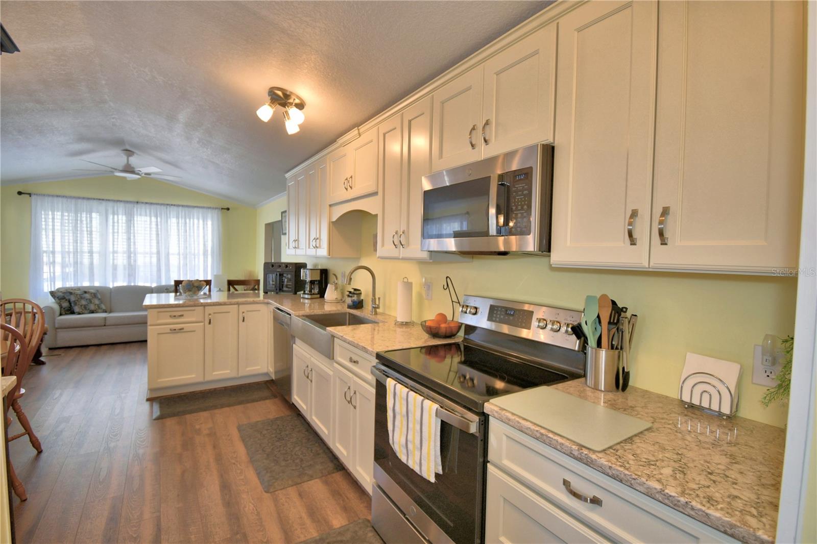 Manufactured Home at 251 PATTERSON RD #B26, HAINES CITY, photo 19 of 41