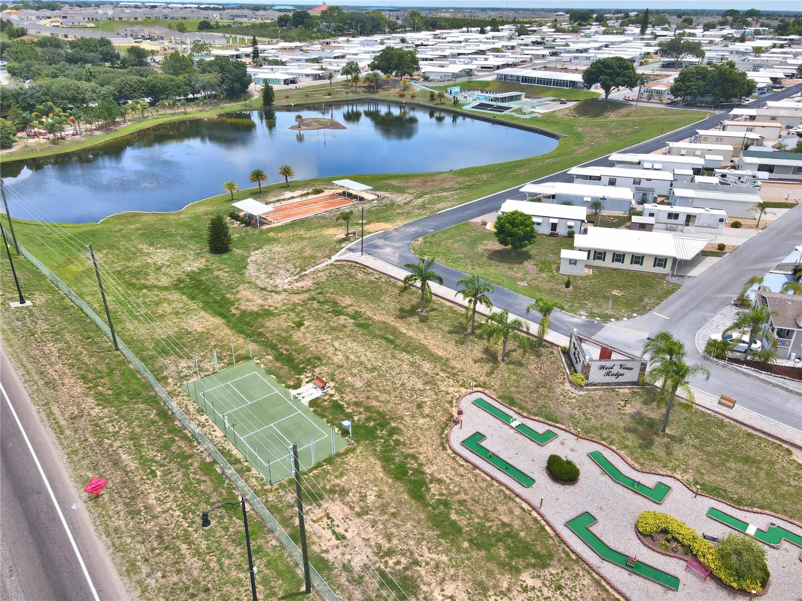 Manufactured Home at 251 PATTERSON RD #B26, HAINES CITY, photo 34 of 41