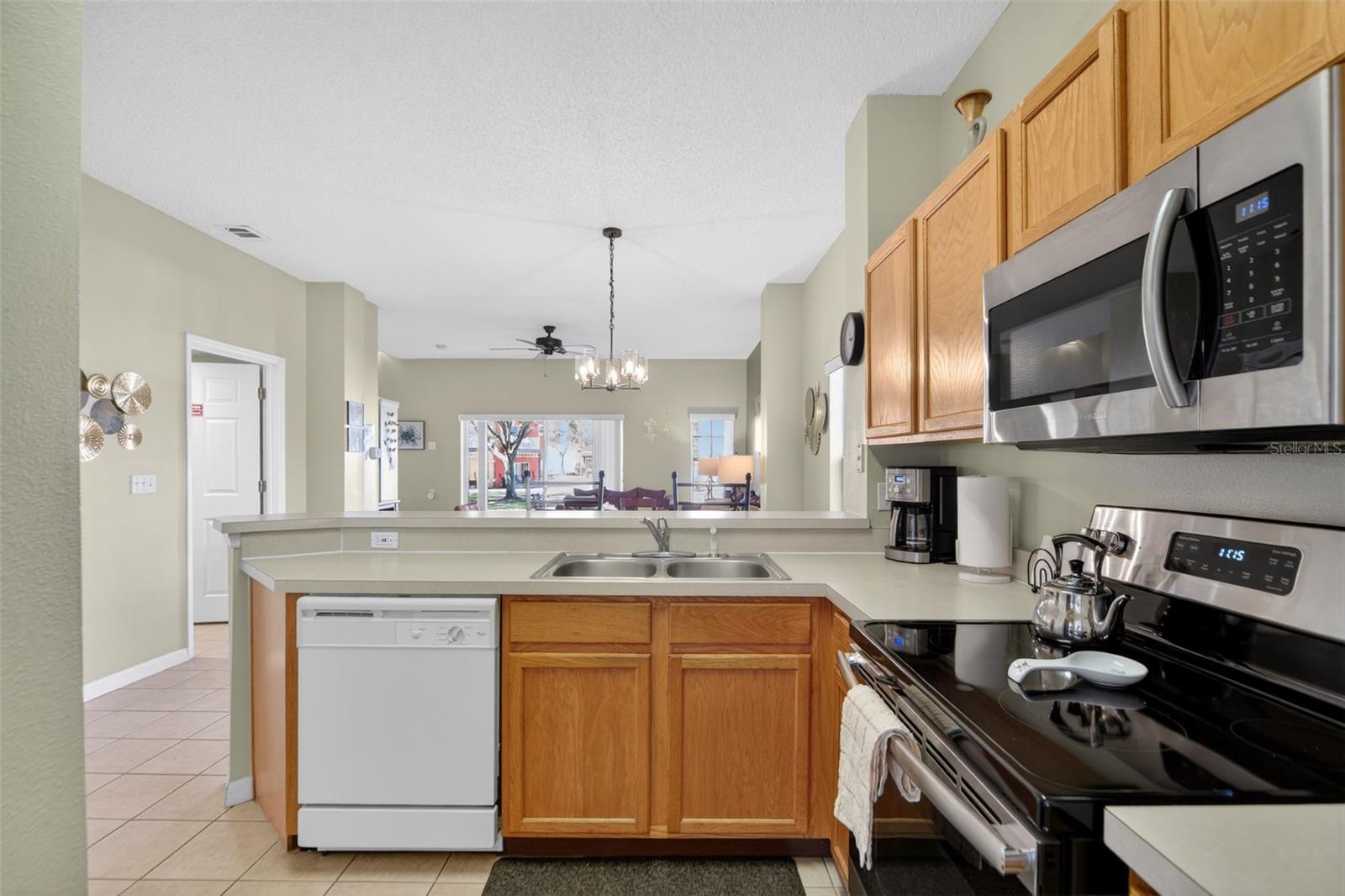 Townhouse at 8538 CRYSTAL COVE LOOP, KISSIMMEE, photo 13 of 61