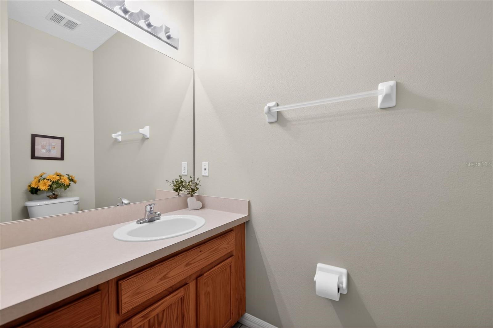 Bathroom on the first floor - 8538 CRYSTAL COVE LOOP, KISSIMMEE