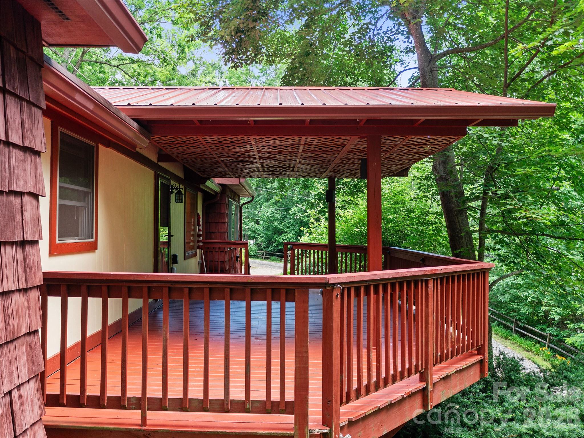 Partially covered deck. - 125 HEARTLAND Lane, Burnsville