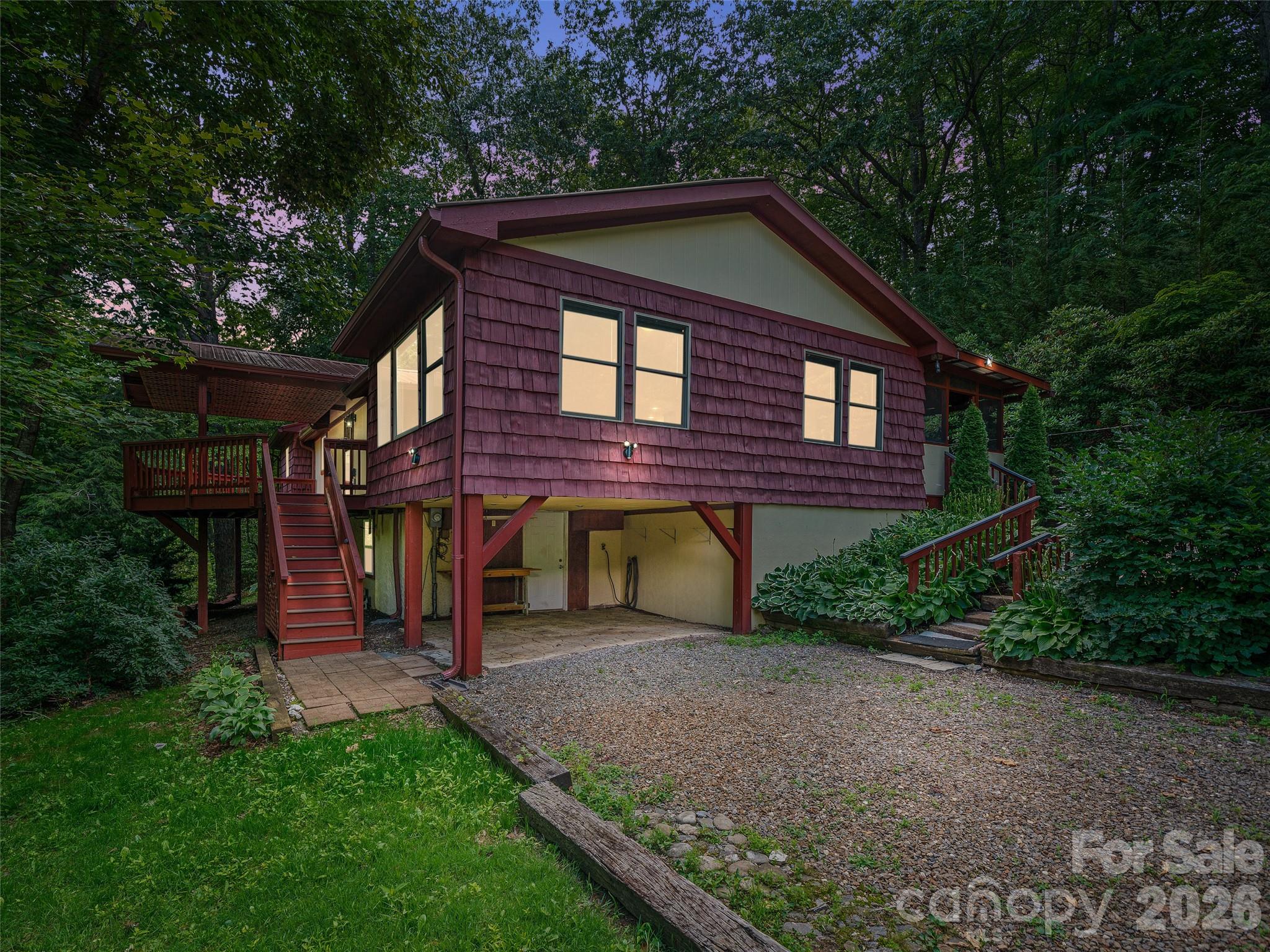 Single Family Residence at 125 HEARTLAND Lane, Burnsville, photo 2 of 40