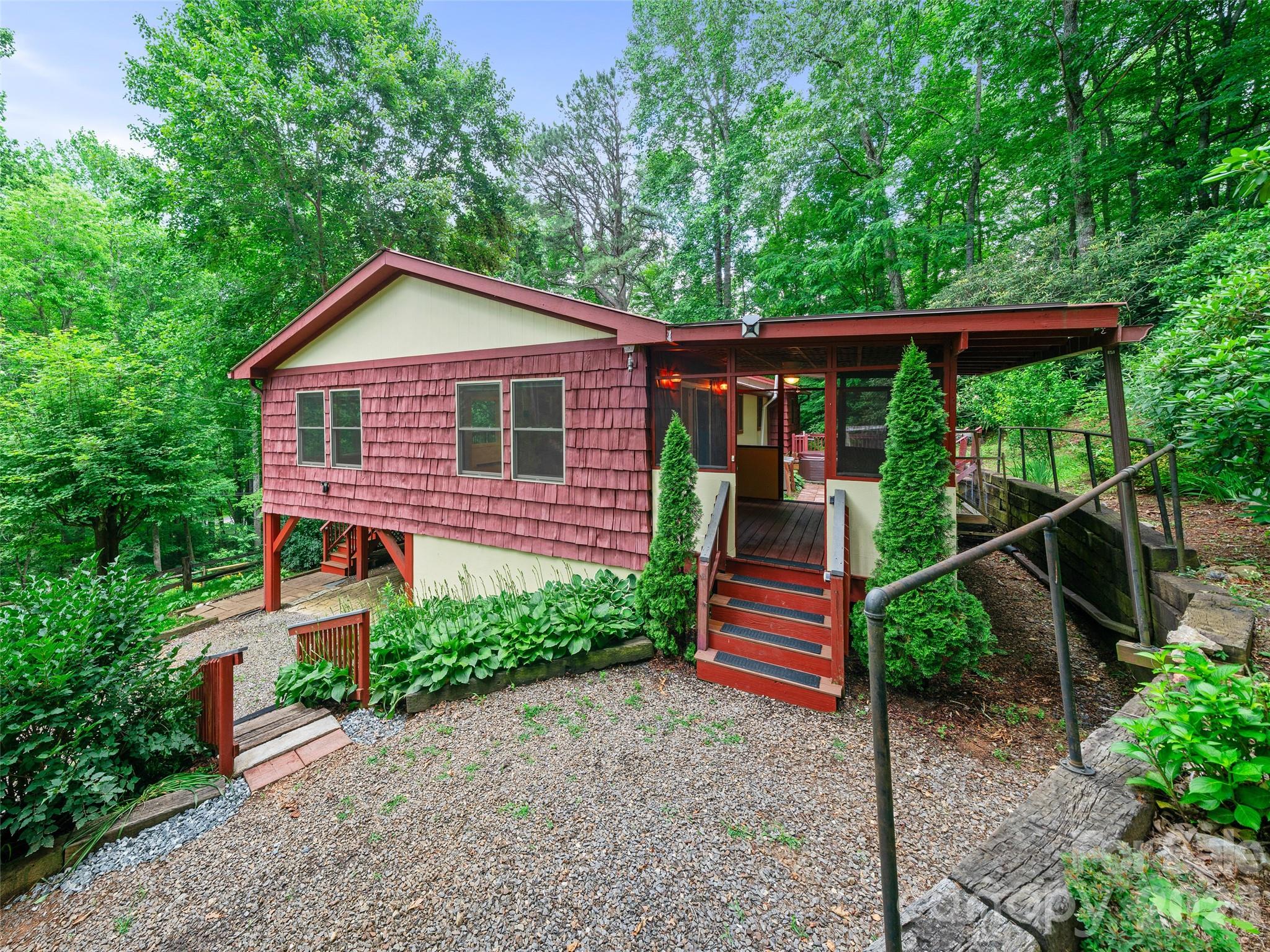 Entrance to screened back porch - 125 HEARTLAND Lane, Burnsville