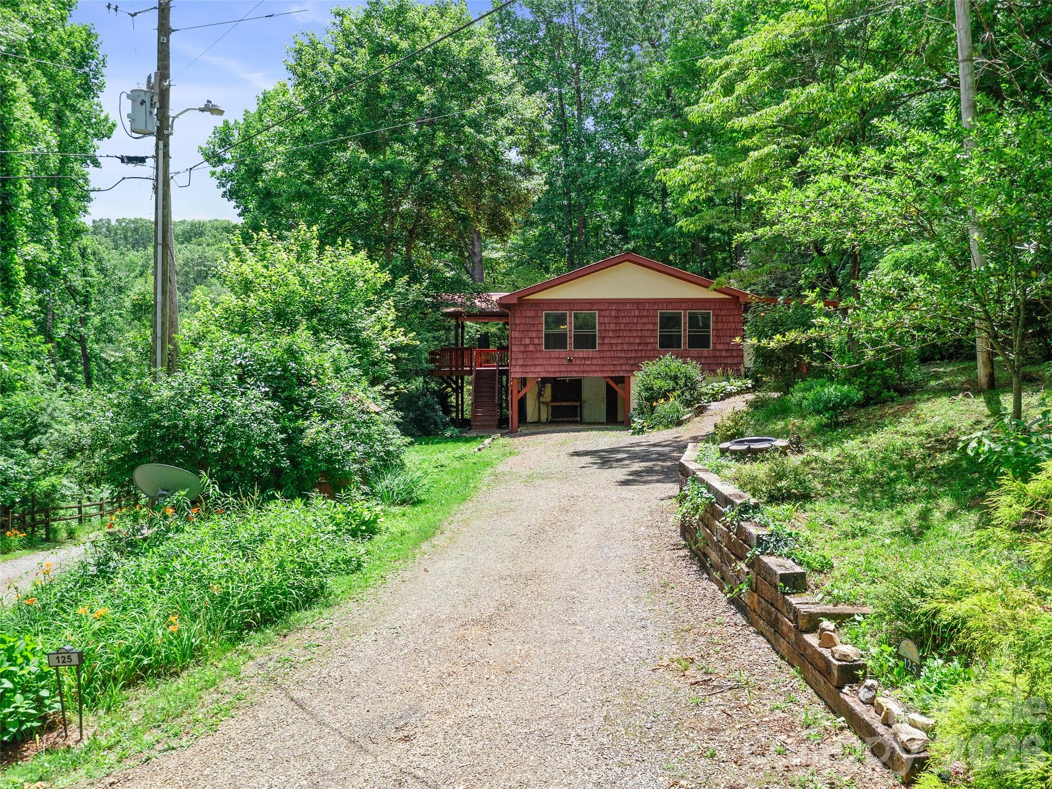 Driveway with landscaping on both sides! - 125 HEARTLAND Lane, Burnsville