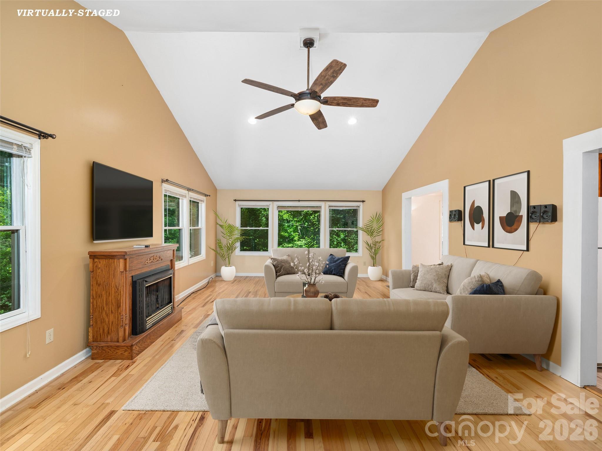Great flow for entertaining! - 125 HEARTLAND Lane, Burnsville
