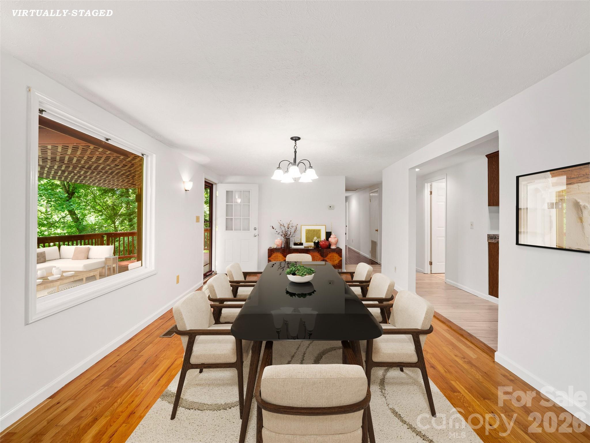 Large dining for family gatherings! - 125 HEARTLAND Lane, Burnsville