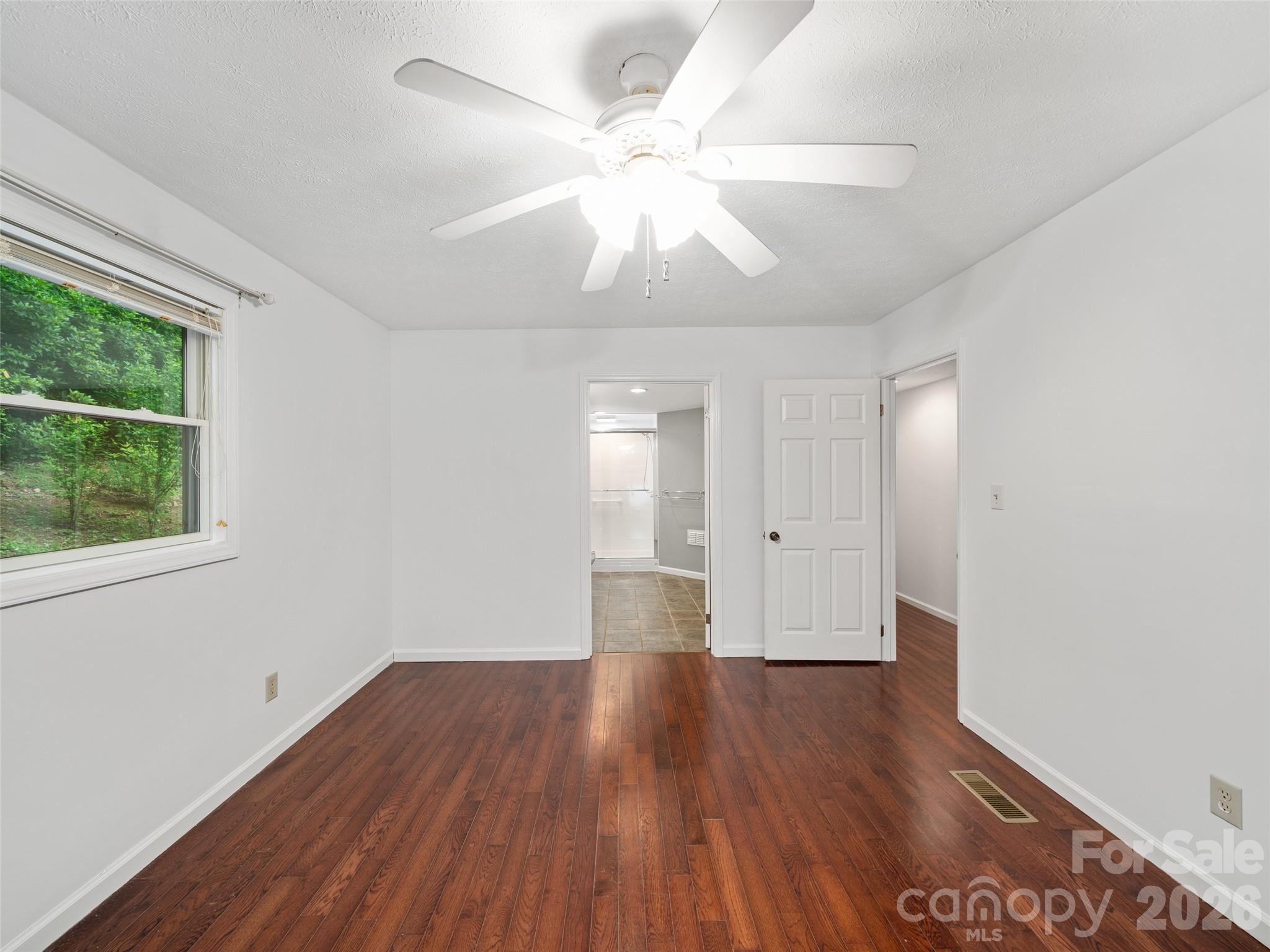 Primary En Suite - 125 HEARTLAND Lane, Burnsville