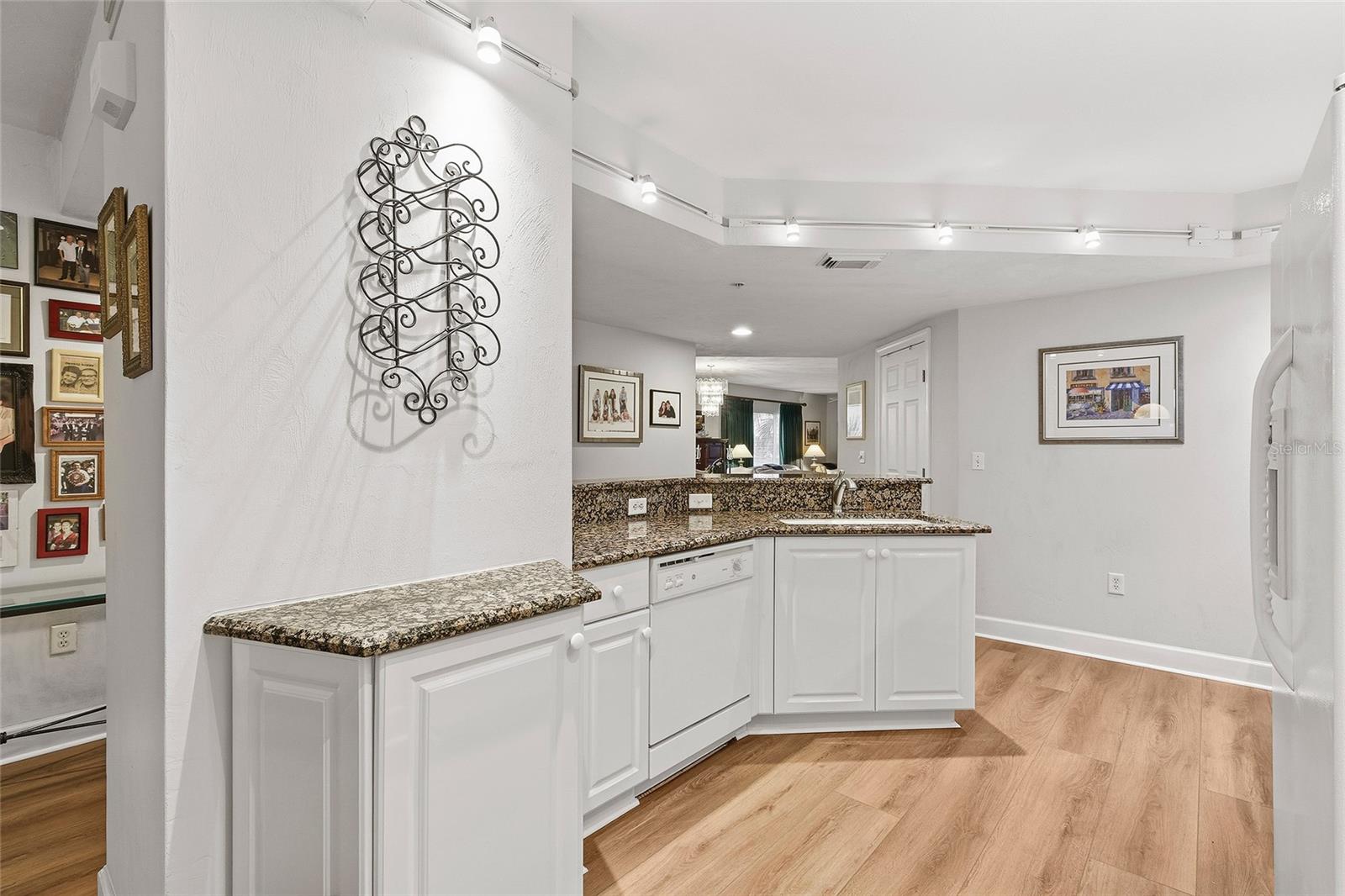 Angled Bar - Great for Entertaining - 426 BOUCHELLE DR #301, NEW SMYRNA BEACH