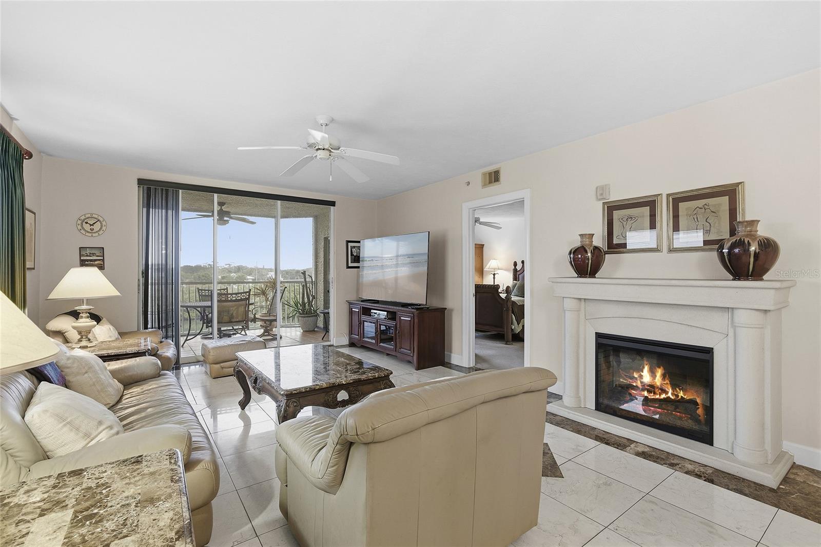 Cozy Living with Fireplace - 426 BOUCHELLE DR #301, NEW SMYRNA BEACH