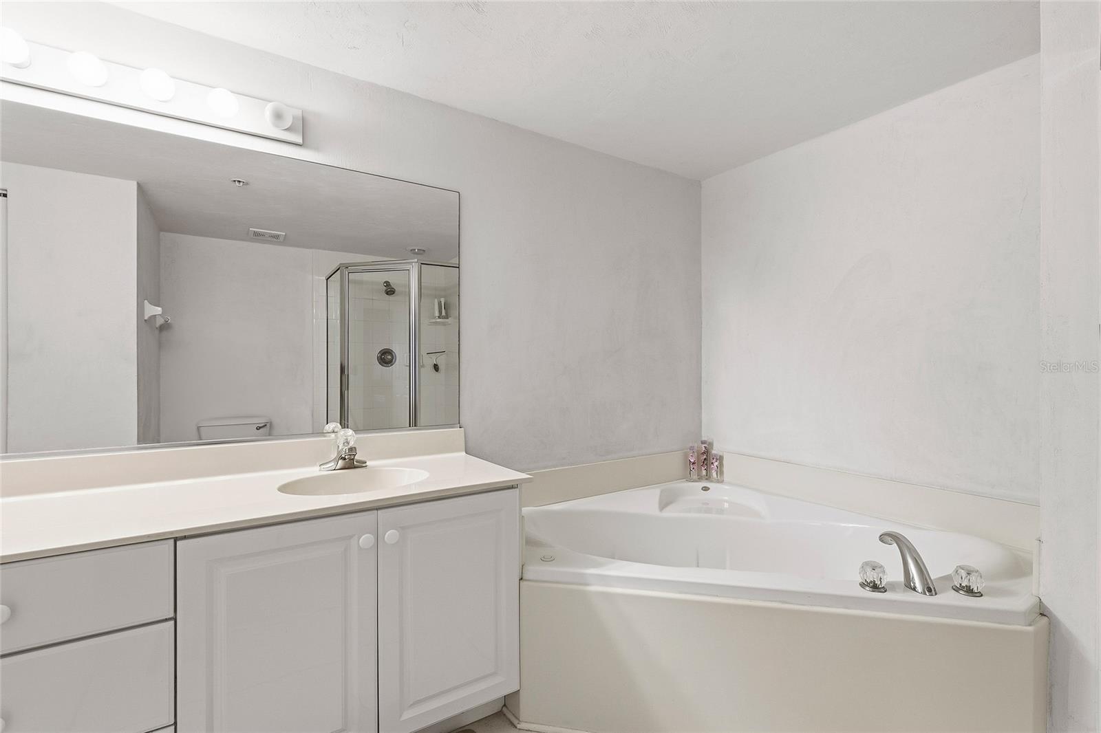 Master Bath - Corner Jetted Tub - 426 BOUCHELLE DR #301, NEW SMYRNA BEACH
