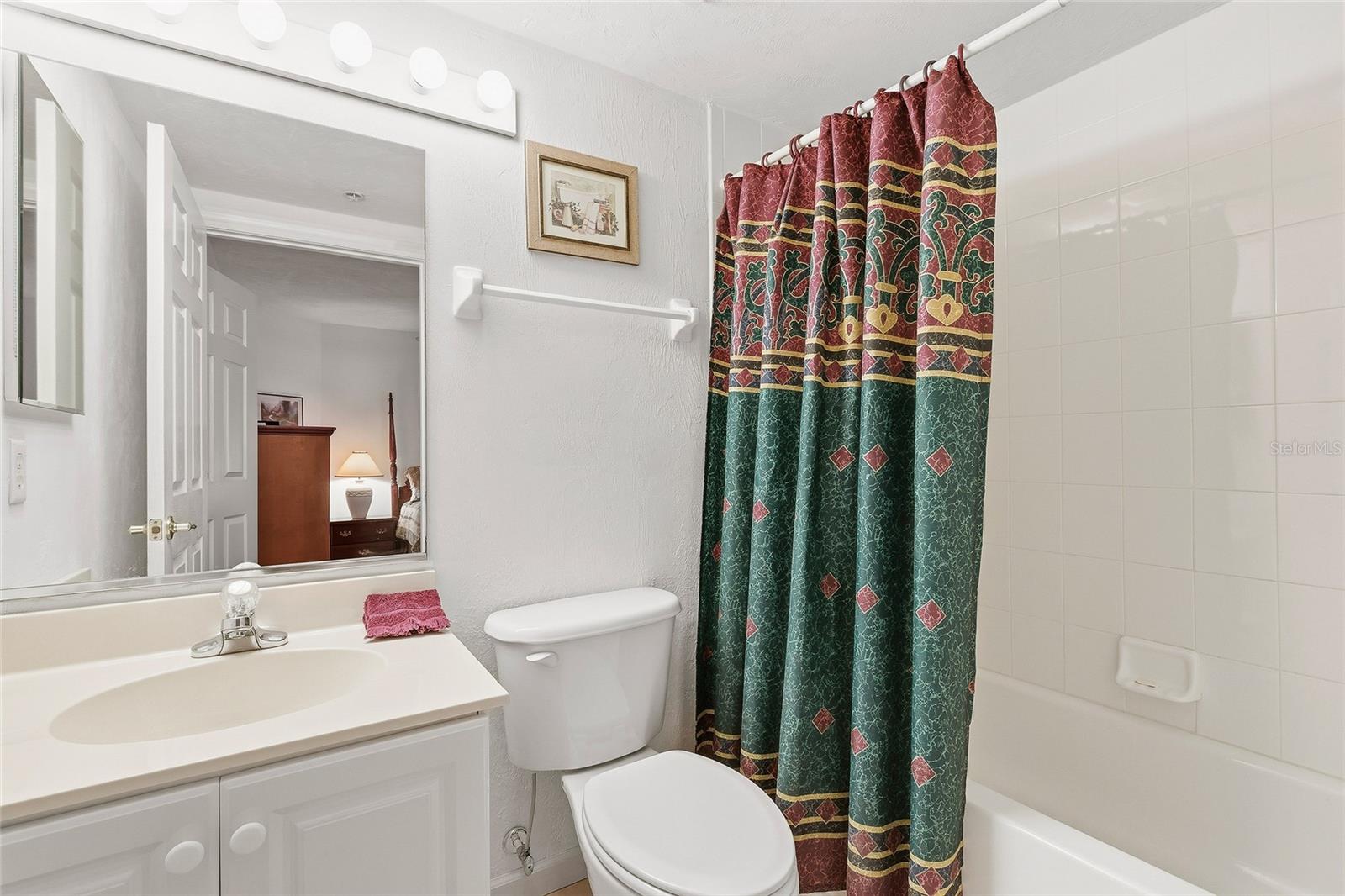 Middle Bath - Tub/Shower - 426 BOUCHELLE DR #301, NEW SMYRNA BEACH