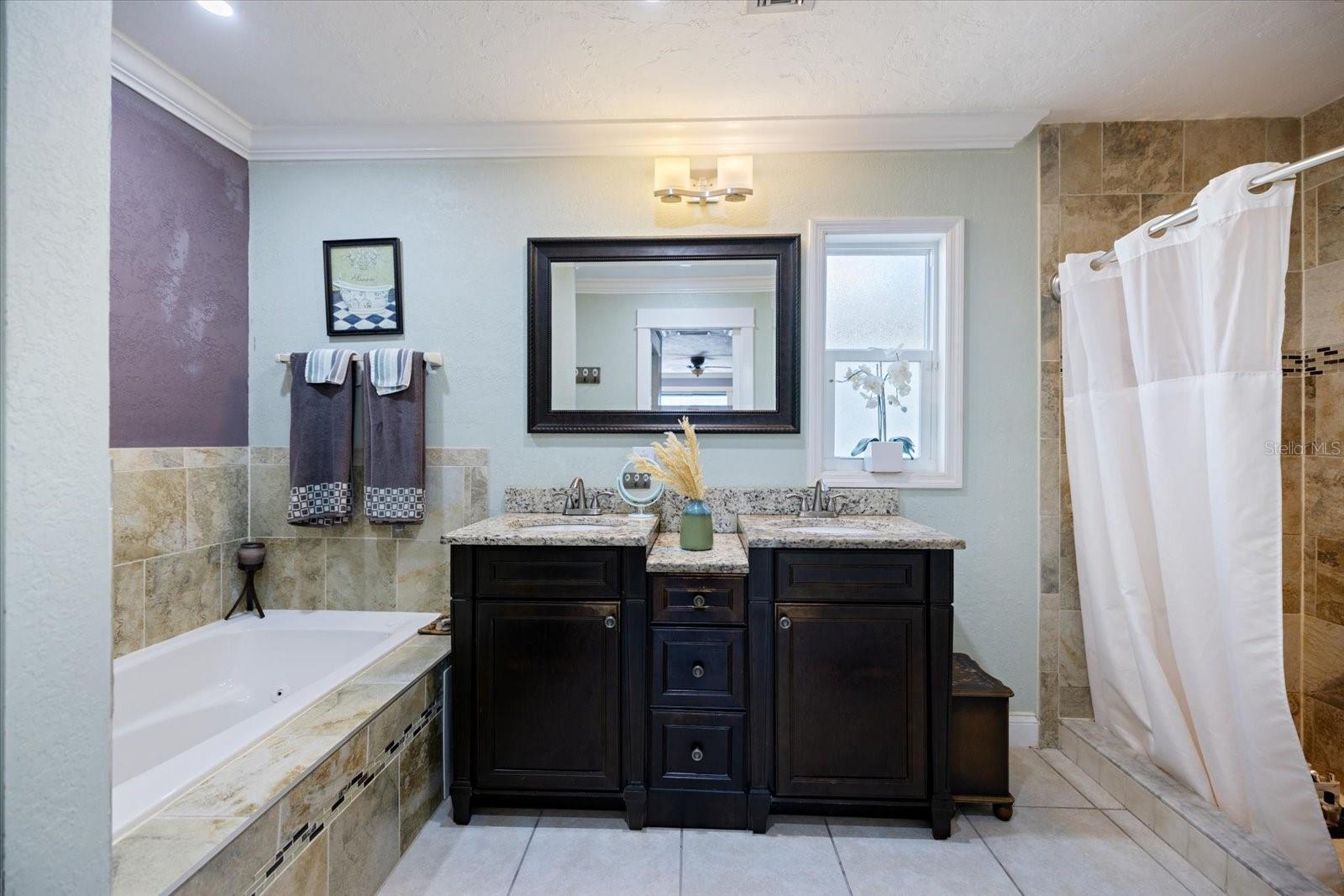 MASTER BATHROOM - 1627 DEL MONTE CT, VENICE