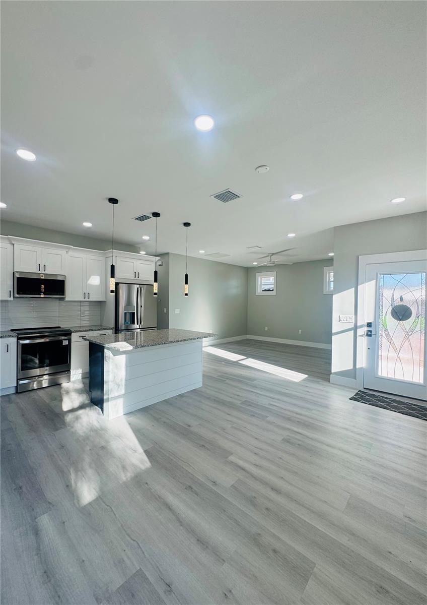 Step into elegance! - 2253 ST GEORGE DR, DAVENPORT