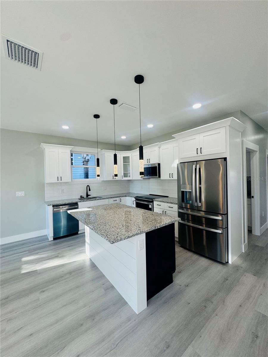 The perfect kitchen with island - 2253 ST GEORGE DR, DAVENPORT