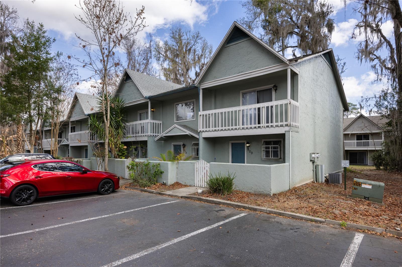 4411 SW 34TH ST #908