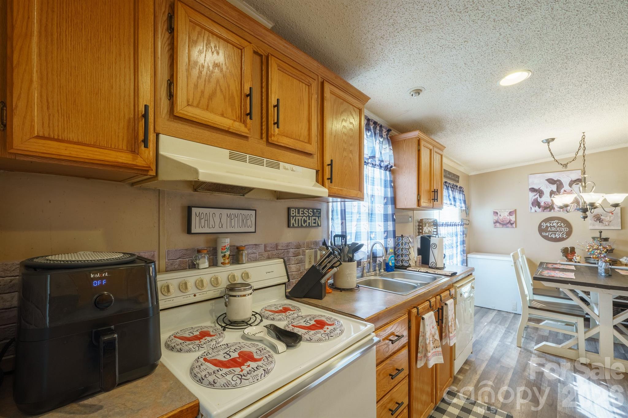 Single Family Residence at 1049 Ramsey Street, Stanley, photo 11 of 29