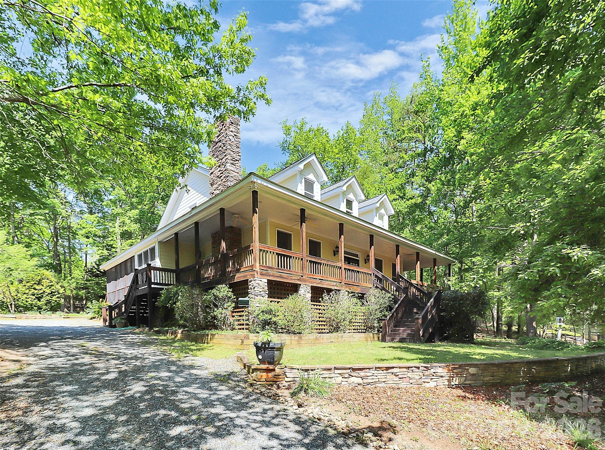 729 Lochaven Road