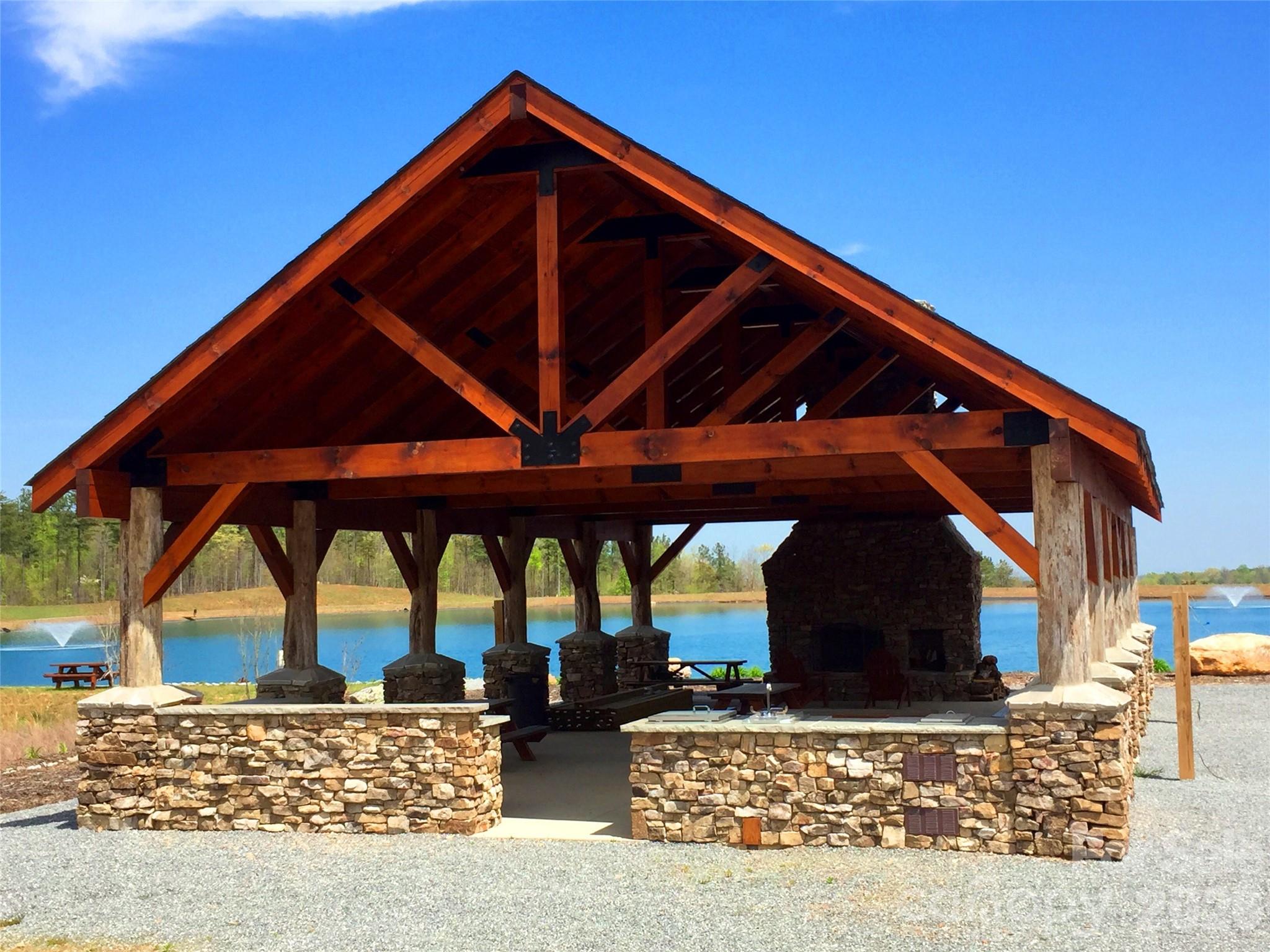 Lakeside Pavilion - 311 Scenic Vista Drive, Nebo