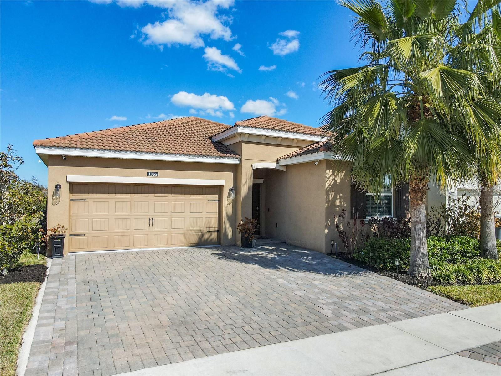 1055 OAK BLUFF DR