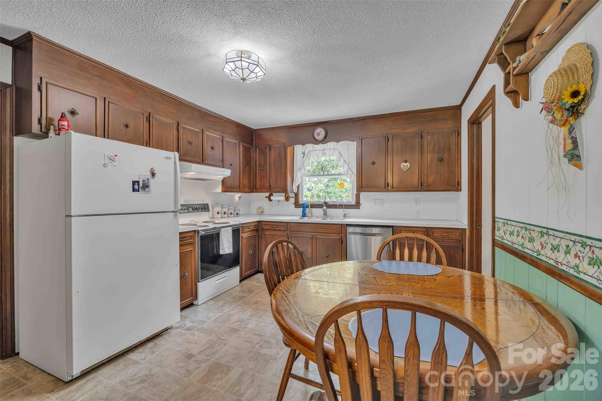 Single Family Residence at 137 Proust Road, Statesville, photo 12 of 47