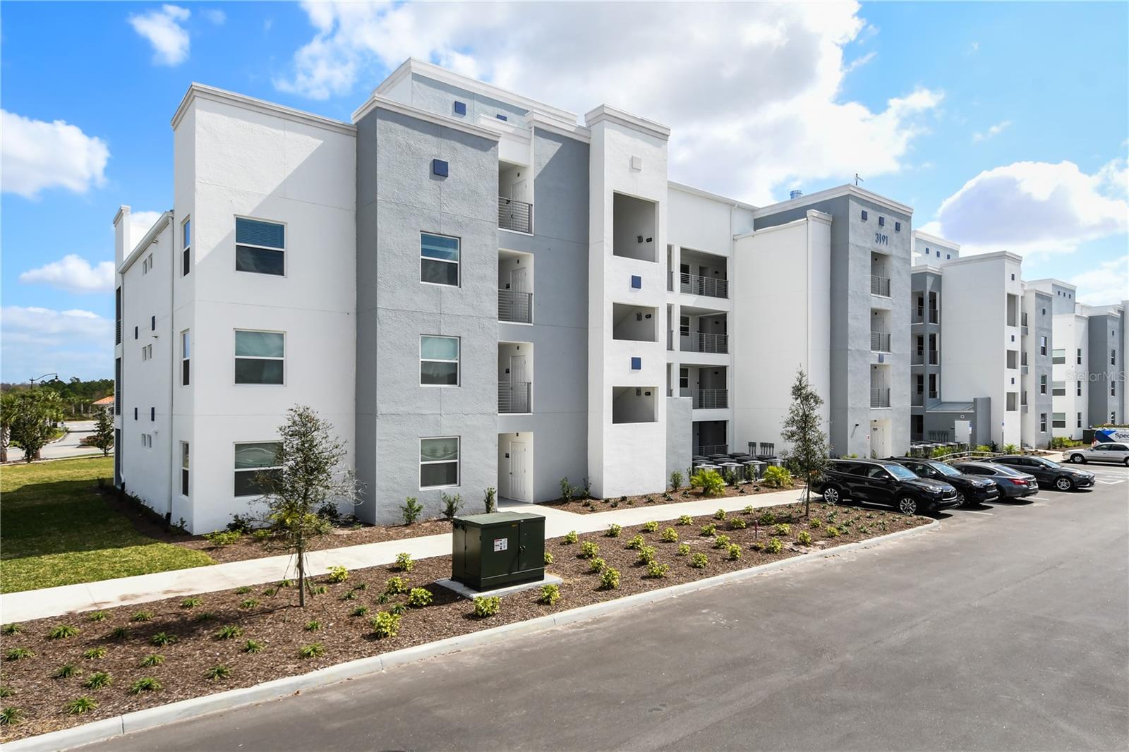 3191 PARADOX CIR #401