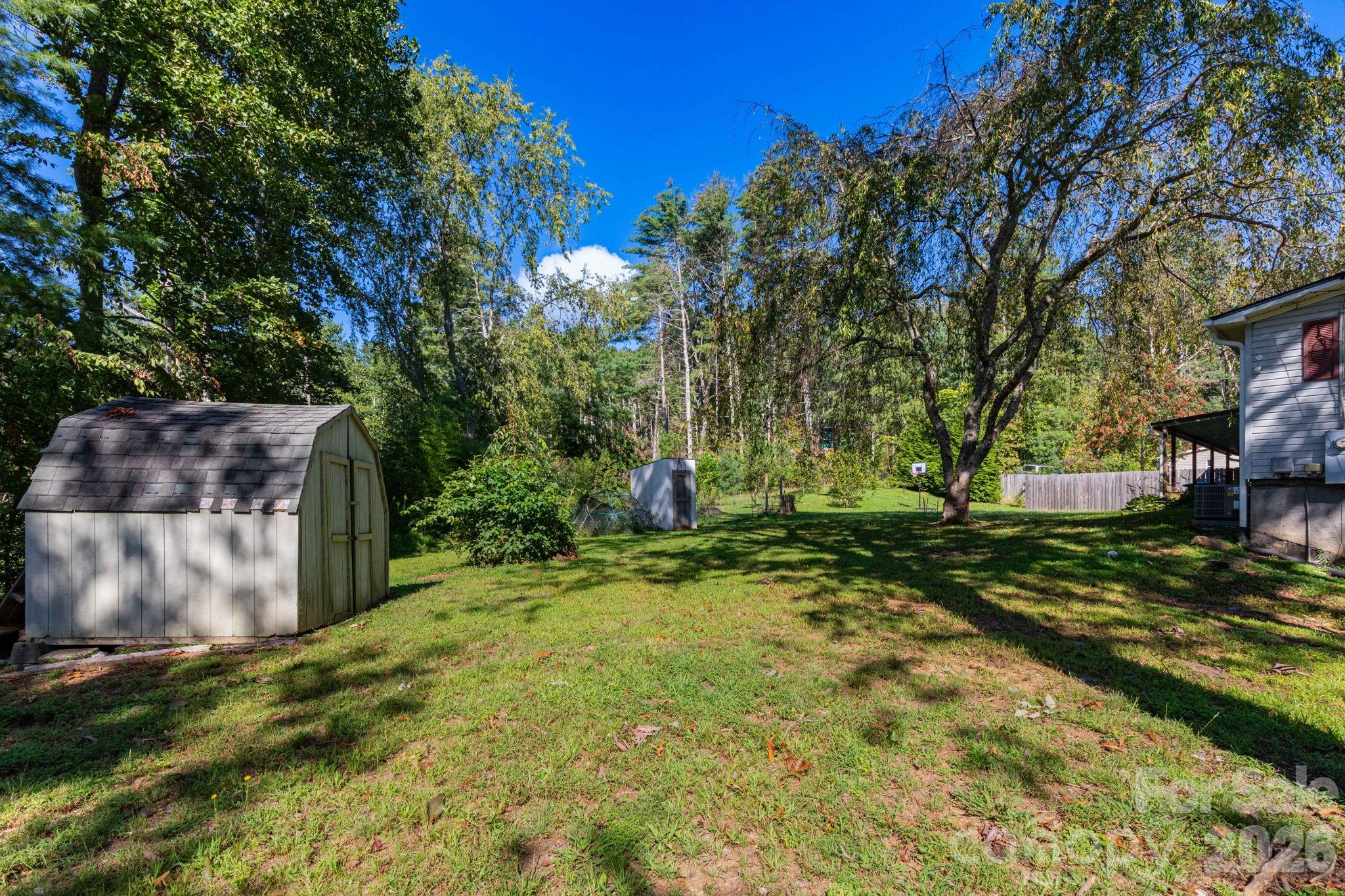 Single Family Residence at 38 Mountainberry Lane, Fairview, photo 4 of 27