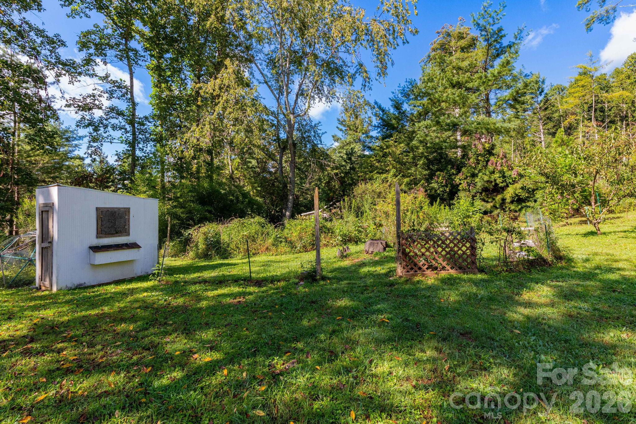 Single Family Residence at 38 Mountainberry Lane, Fairview, photo 5 of 27