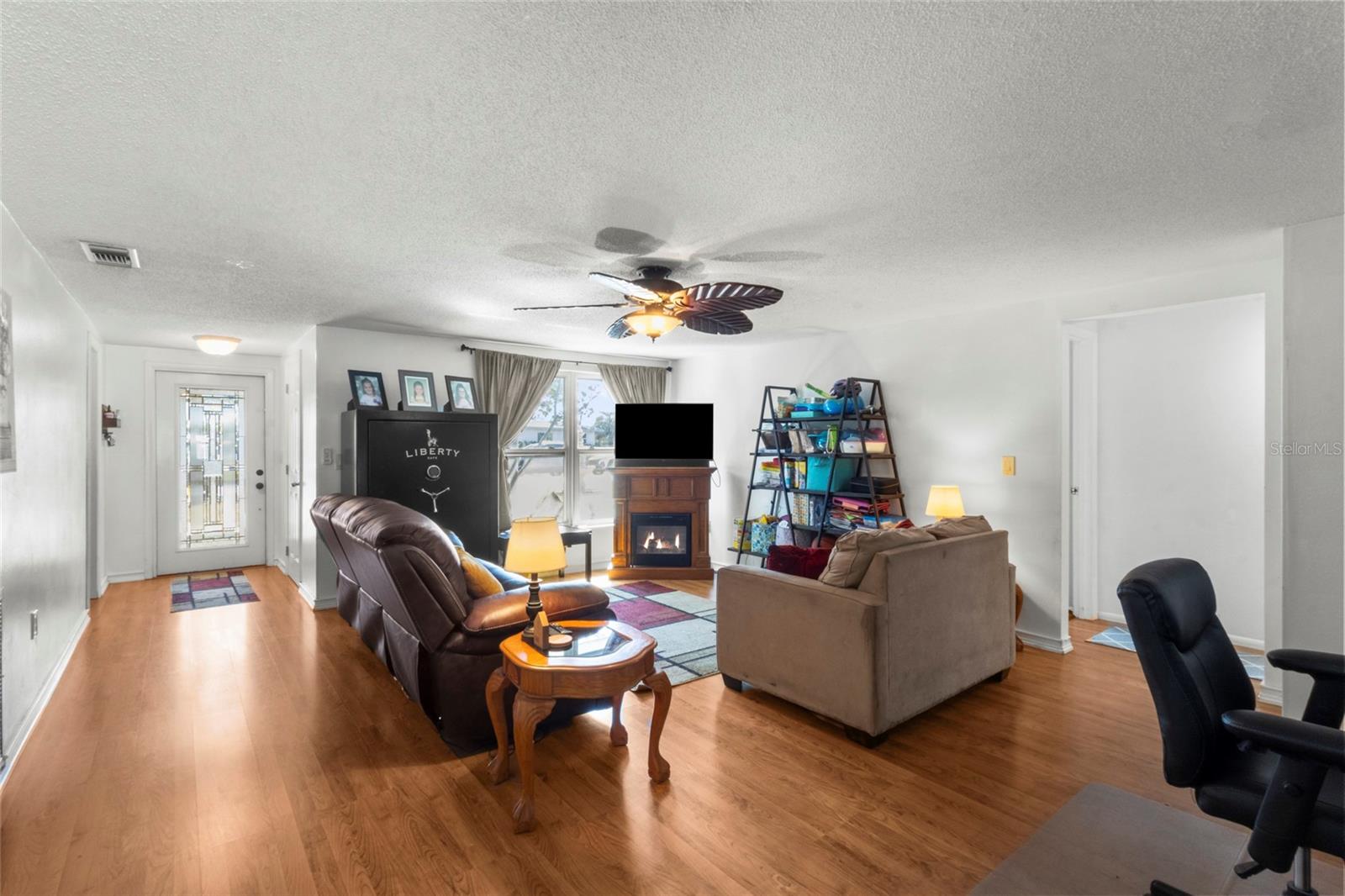 Formal Living Room - 3340 SUNSET BEACH DR, VENICE