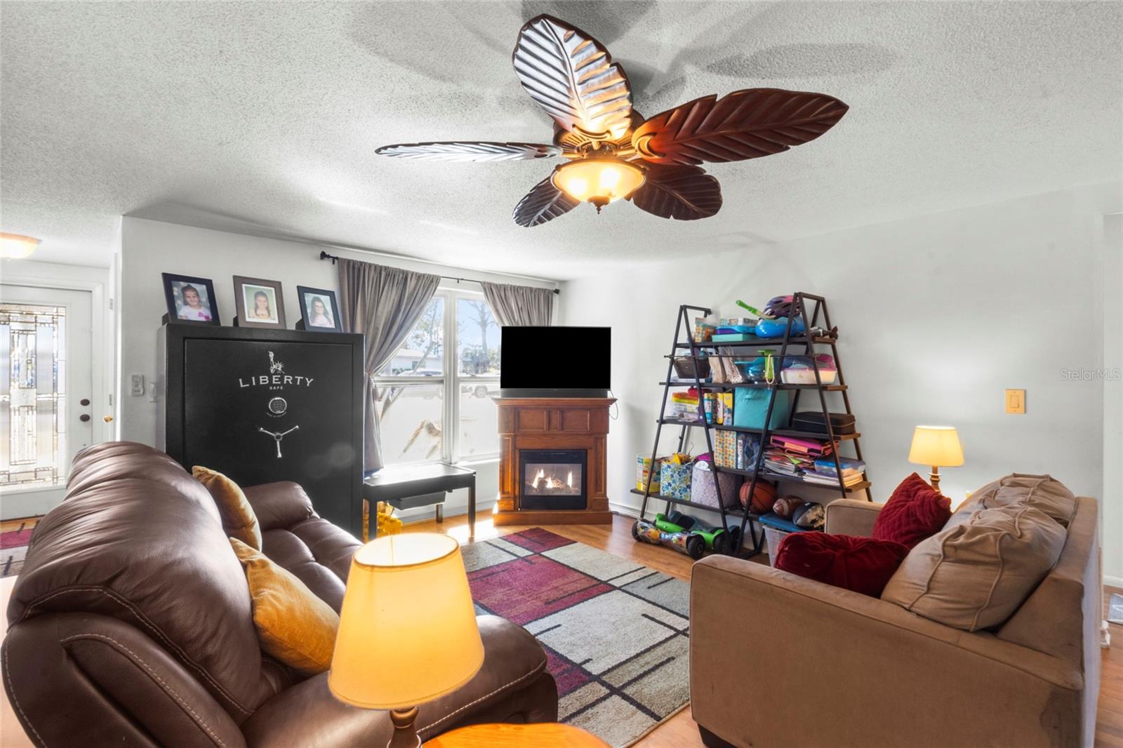 Formal Living Room - 3340 SUNSET BEACH DR, VENICE